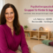 Miriam Auer, Psychotherapeutin, sitzt in heller Praxis mit Regal, Kissen und Hinweis auf Gruppen für Kinder und Jugendliche